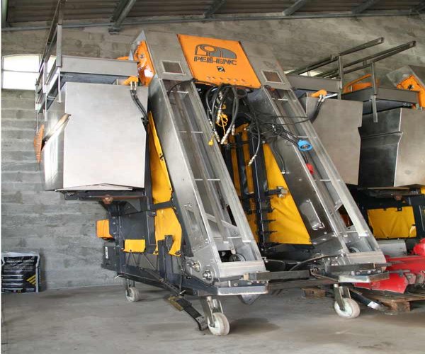 Harvesting head in storage